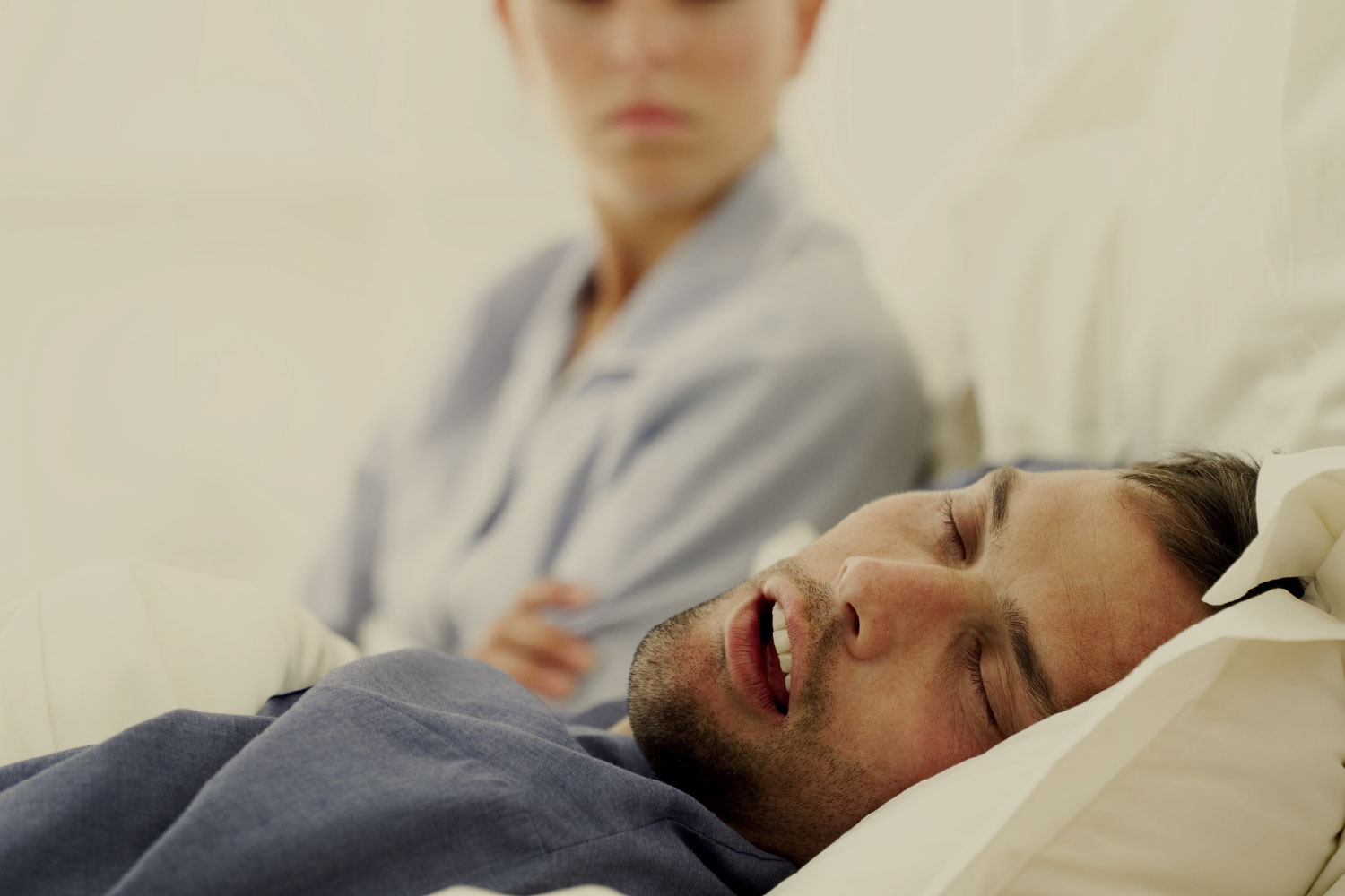 ¿Roncas o haces pausas en la <br>respiración mientras dormís?